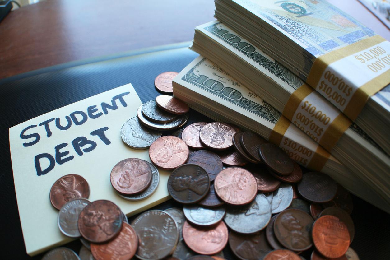 investing in stocks pay off student loans