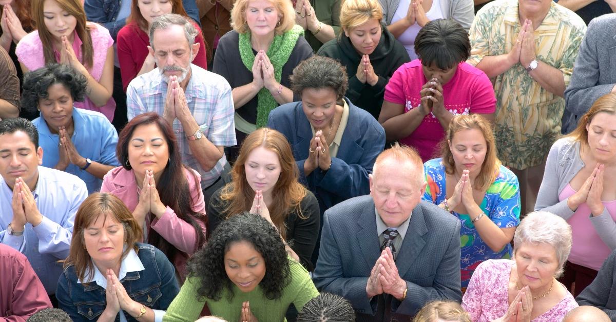 People praying