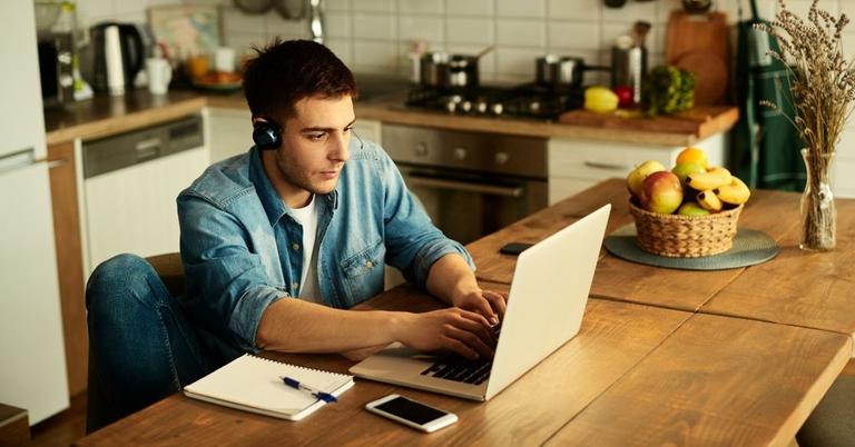 looking-for-remote-work-virtual-assistant-jobs-are-in-high-demand