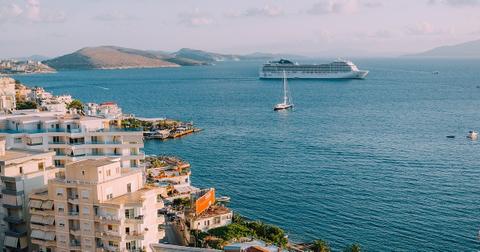 cruise line stocks