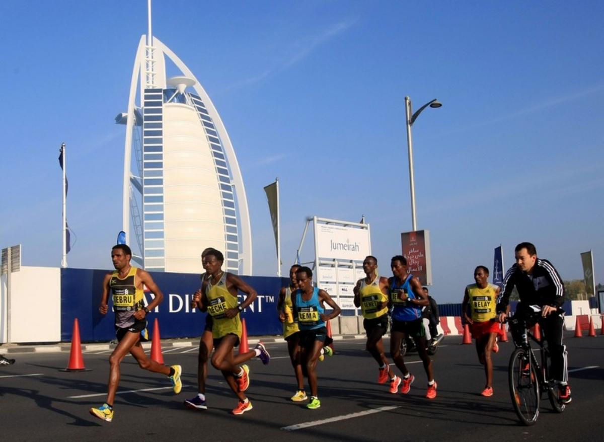 Dubai Marathon runners