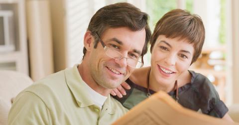 Couple looking at stocks to screen the best companies