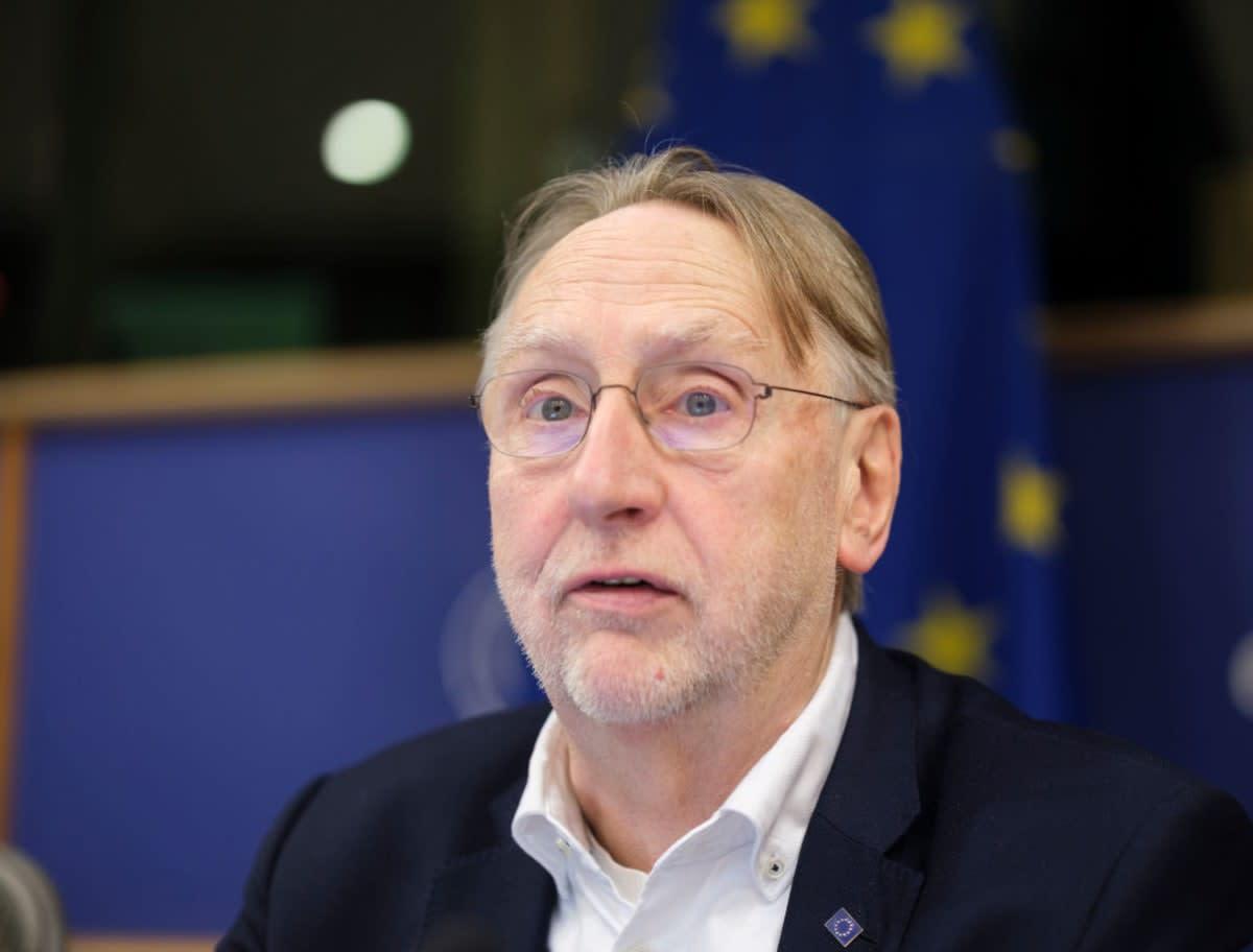 pn/eed ac fe acd cfbaf