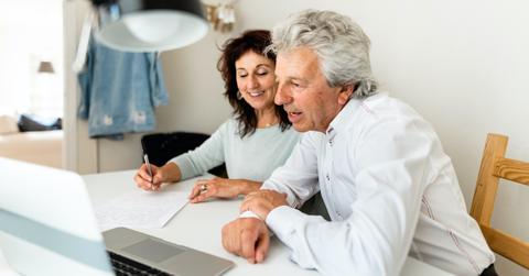 how to invest small amounts of money