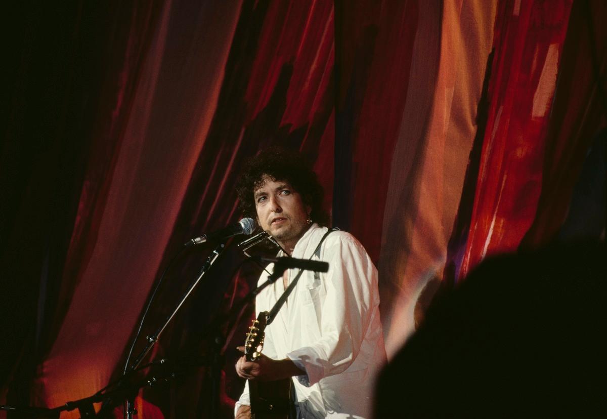 Bob Dylan performs at the Live Aid benefit concert