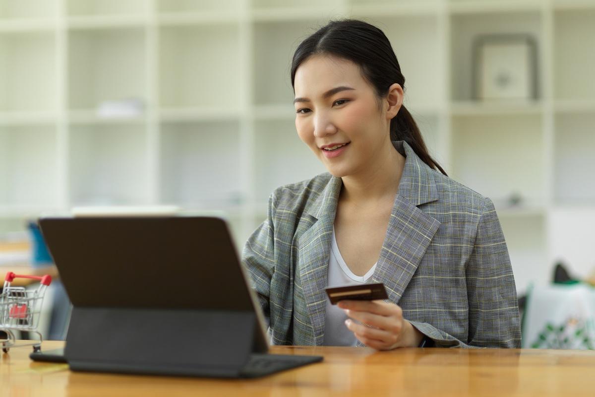 A woman using a credit card