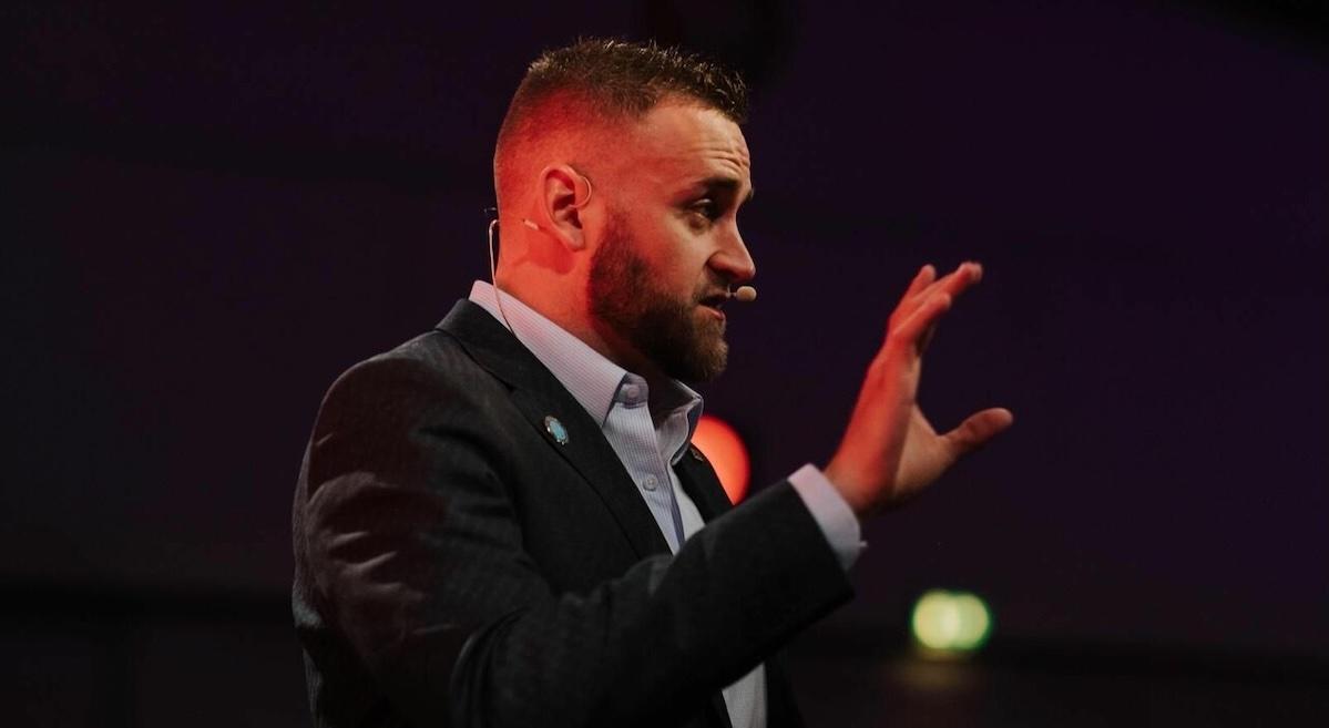 Healthy Ambition vs Ego and Why the Difference Matters for Leaders