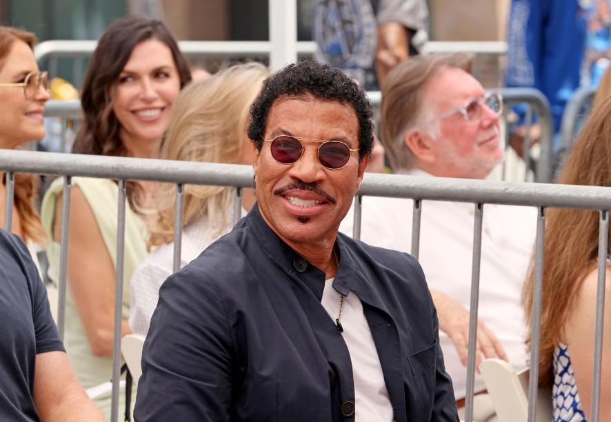 Lionel Richie Still Going Strong What S The Music Legend S Net Worth   Lionel Richie 1632490731984 