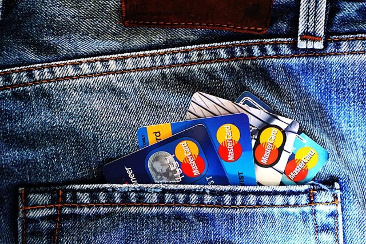 how-many-credit-cards-is-too-many-factors-to-consider