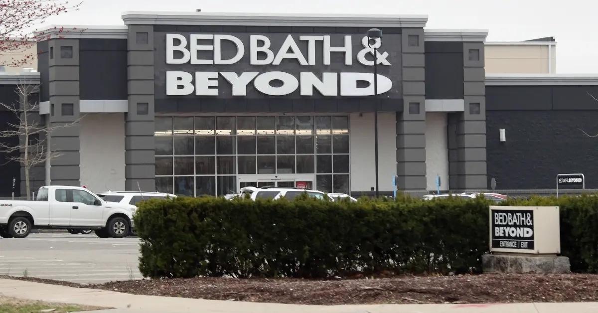 A Bed, Bath & Beyond storefront and parking lot.