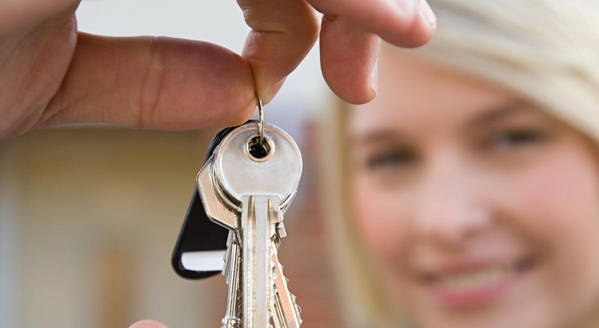 woman buying house