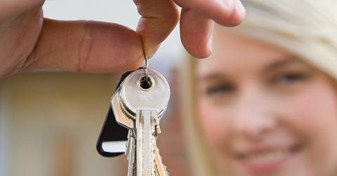 woman buying house