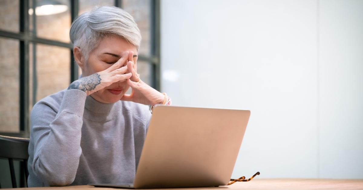 A frustrated woman in front of her computer.