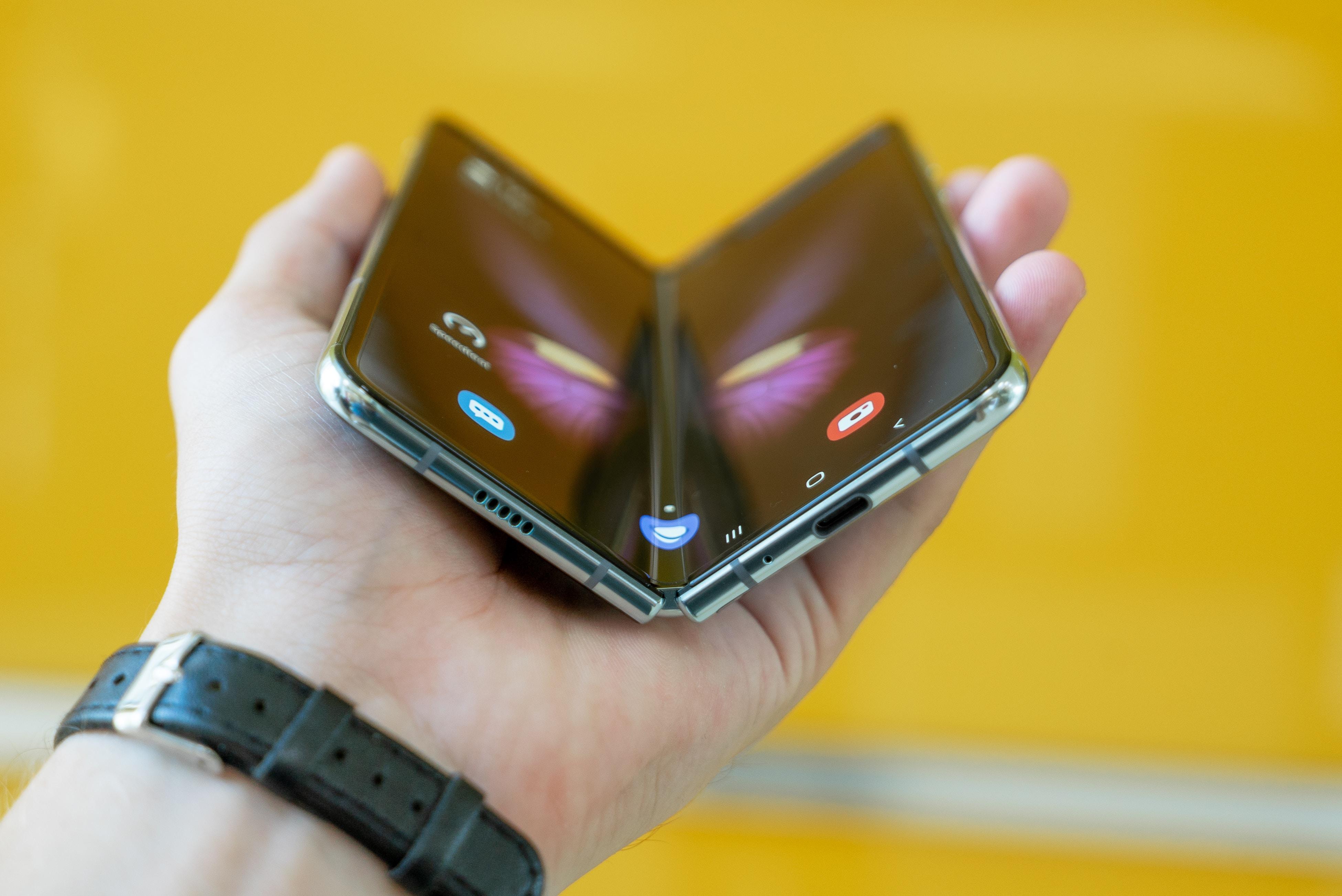 samsung-risks-and-rewards-of-foldable-phone-tech