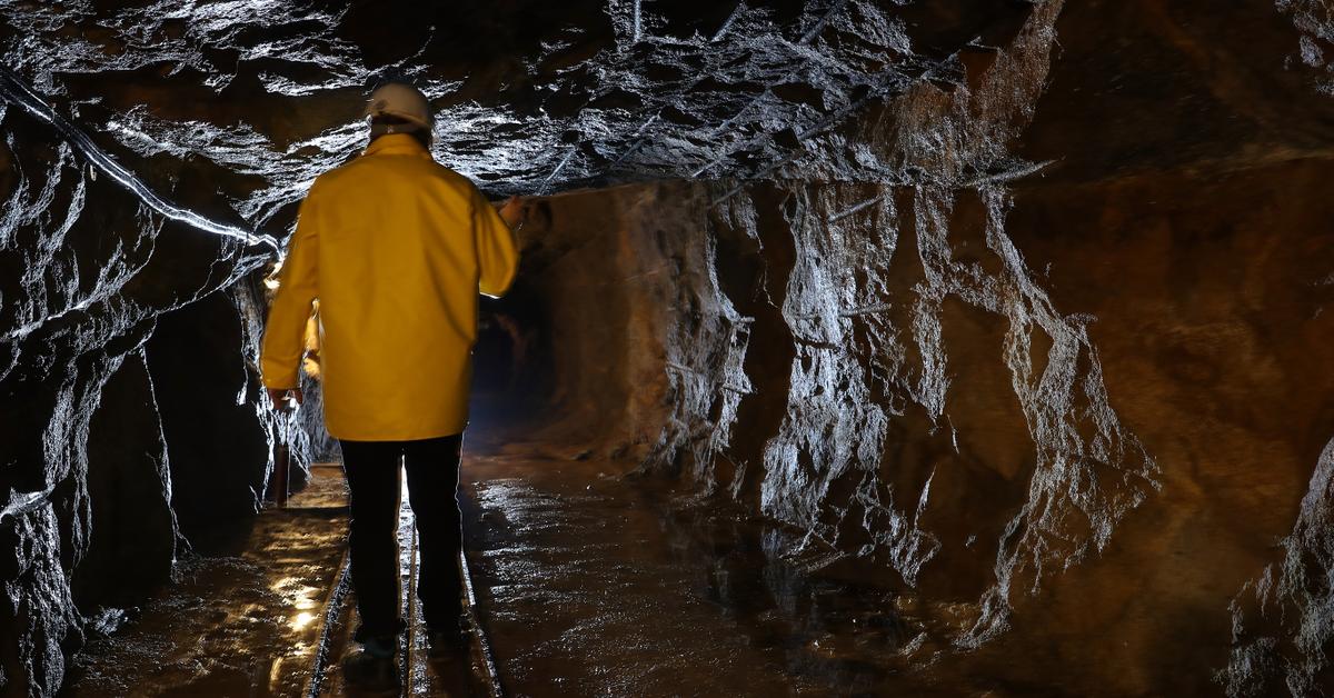 Are Publicly-Traded Lithium Mining Companies a Good Investment in 2022?