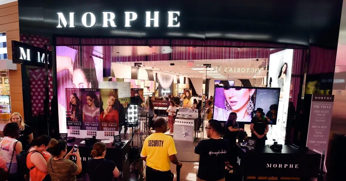 Customers line up outside Morphe store for event.