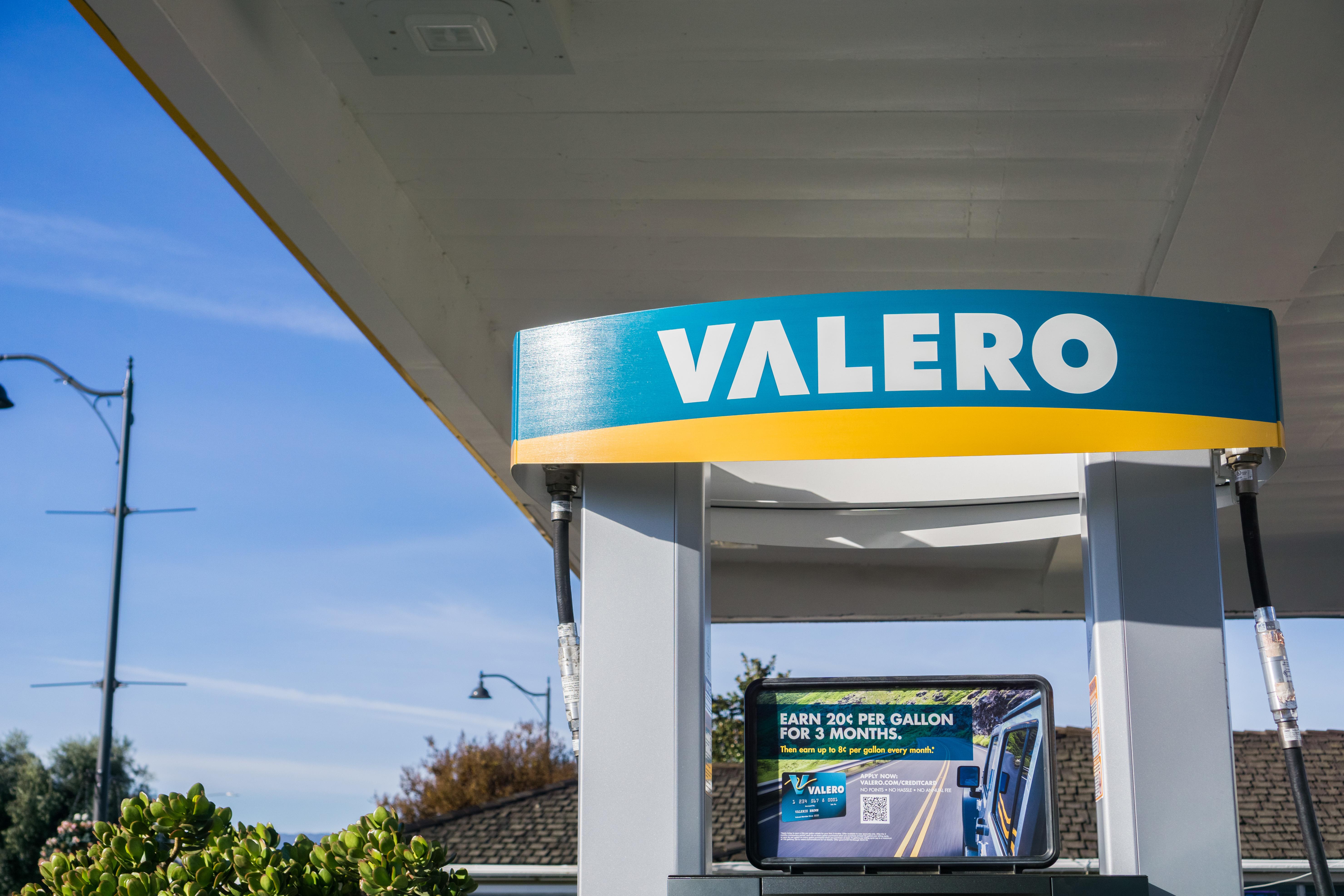 uploads///Valero stock analyst ratings VLO