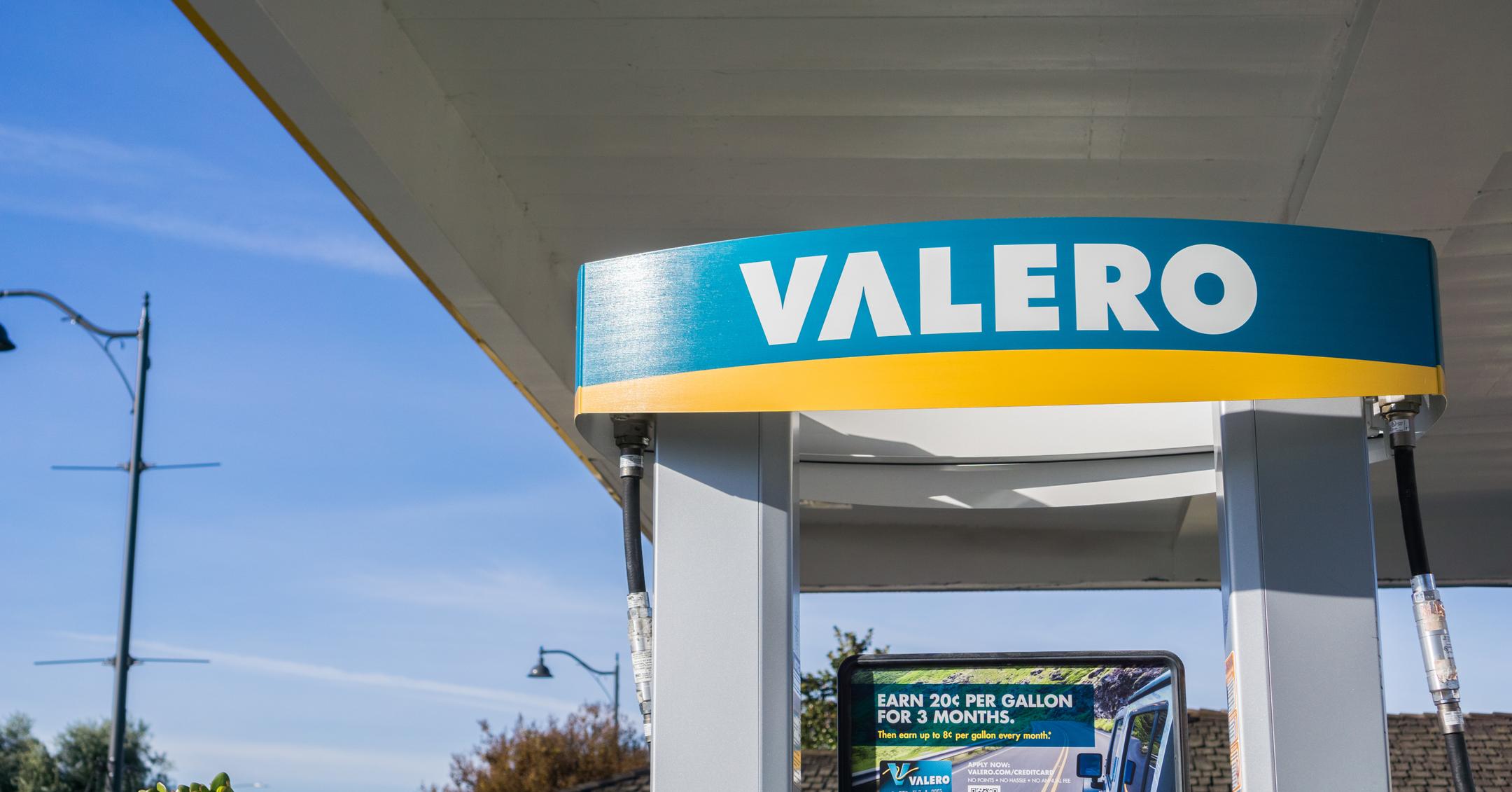 Valero Energy Stock: Are Analysts Buying Its Growth Story?