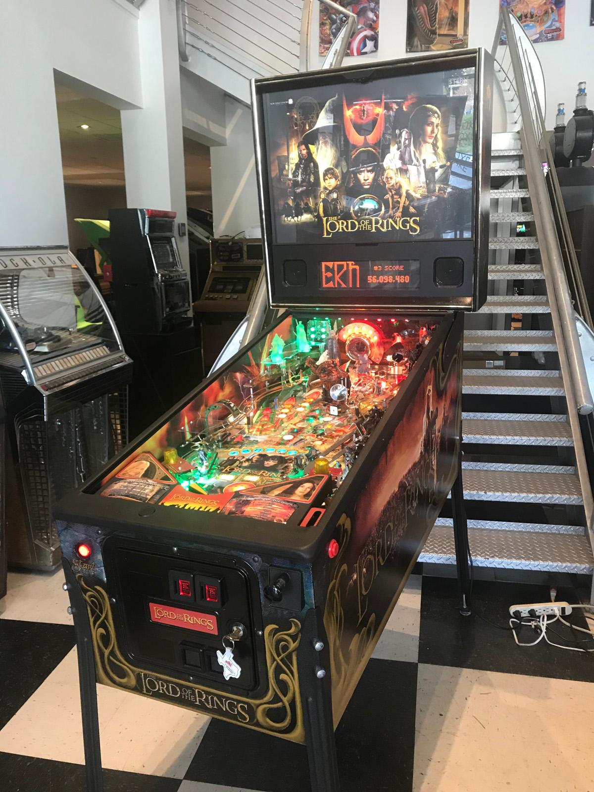 'Lord of the Rings' Pinball Machine