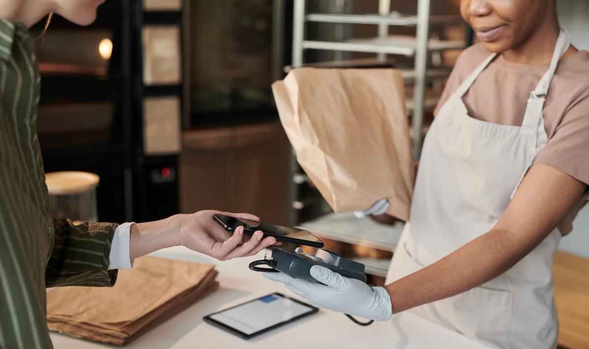 Do You Tip for Counter Service or Cashier? Expert Weighs In