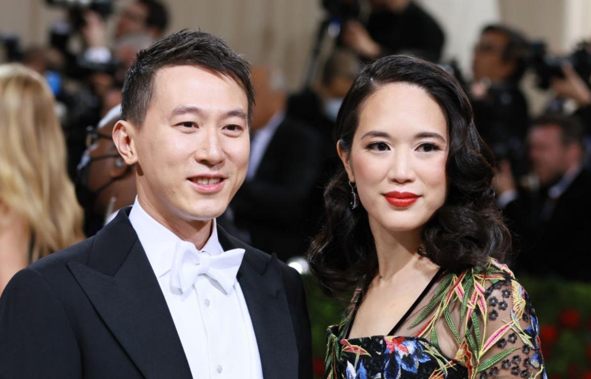 Shou Zi Chew and his wife Vivian Kao at the 2022 Met Gala. 