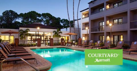 Hotel swimming pool and Courtyard by Marriott logo