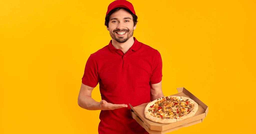 How Much Should You Tip a Pizza Delivery Guy? Tipping Guide