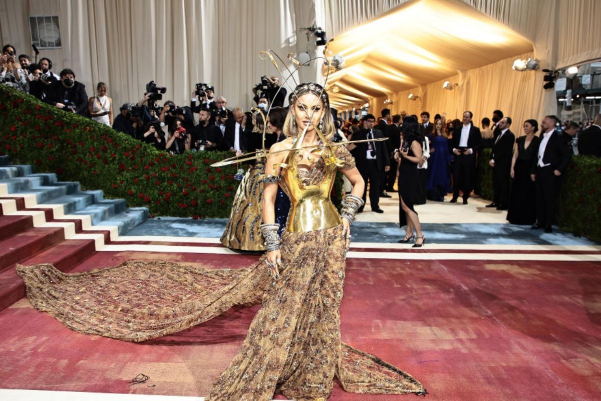 Natasha Poonawalla in a gold dress and headpiece at the 2022 Met Gala