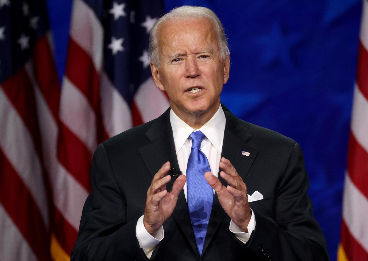 biden imposes sanctions on russia