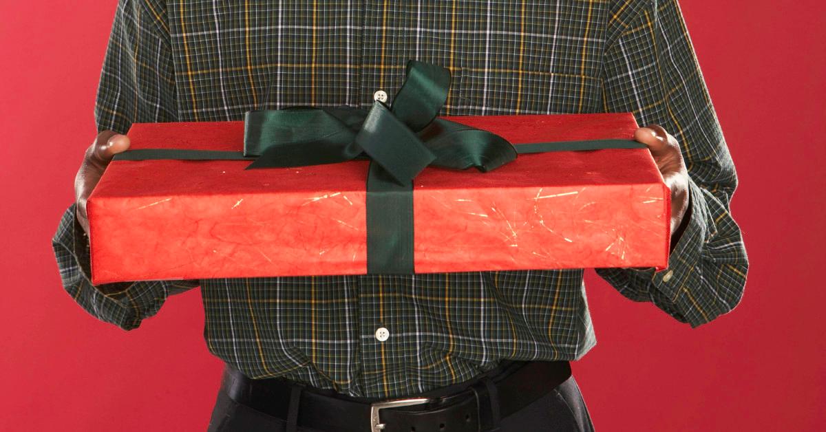 Who Pays the Taxes on a Gift? When to File Form 709 With the IRS