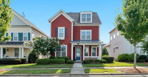 A house in a neighborhood