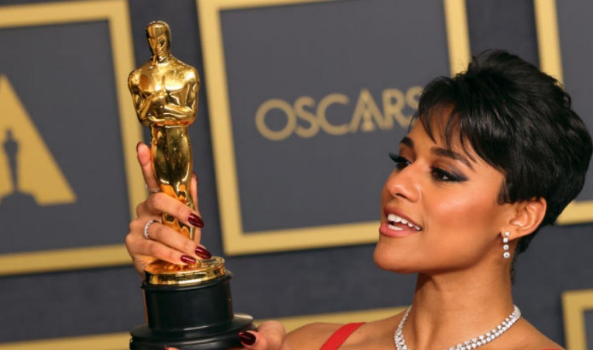 Ariana DeBose with her Best Actress in a Supporting Role Oscar in 2022.