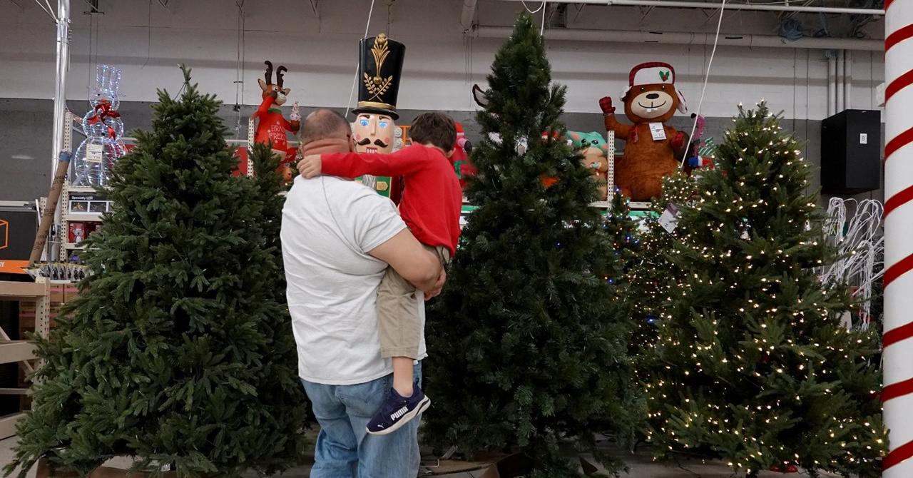 What's the Best Time to Buy a Christmas Tree? Details