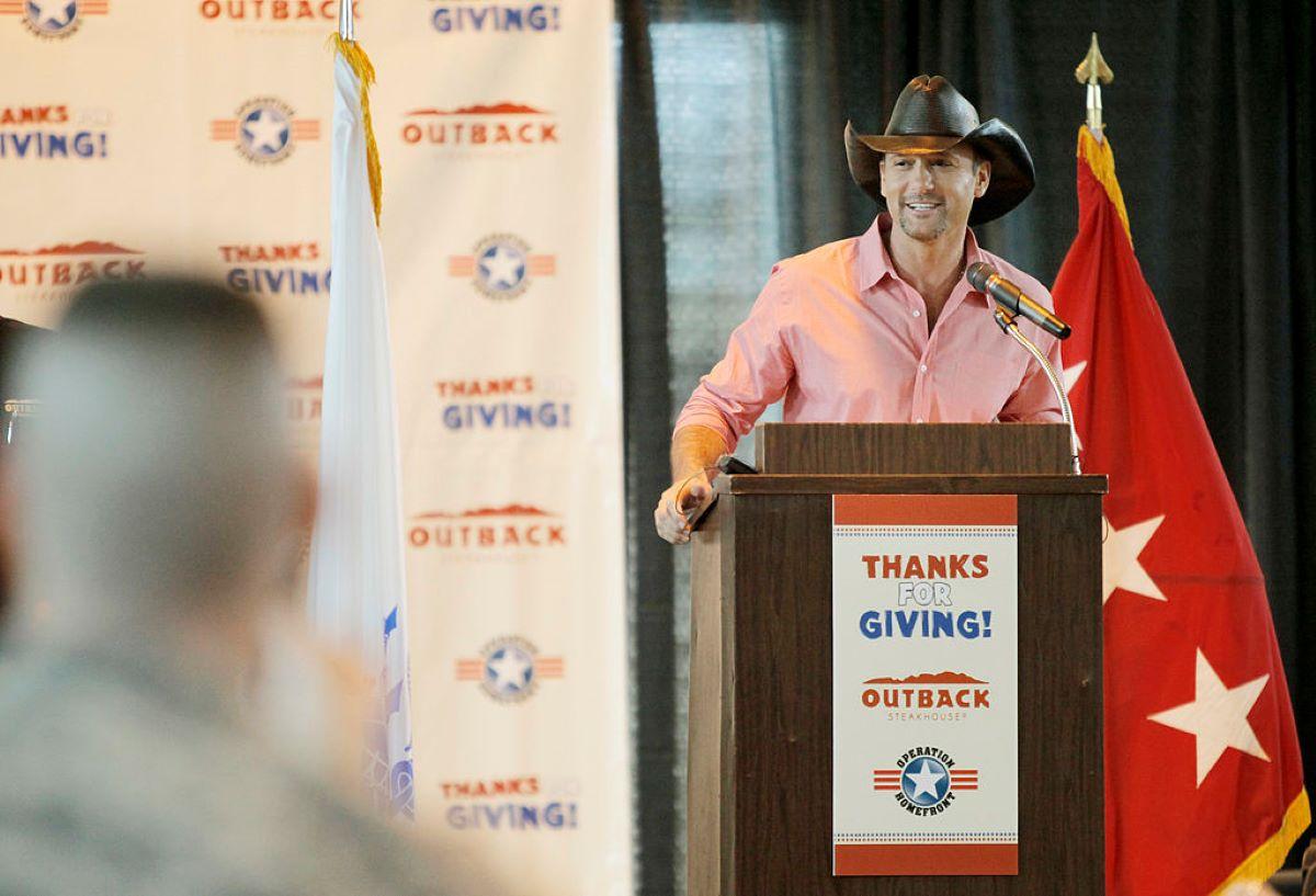 Country music star Tim McGraw announcing hometown heroes discount