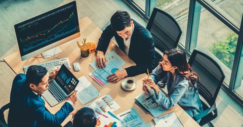 Business visual data analyzing technology