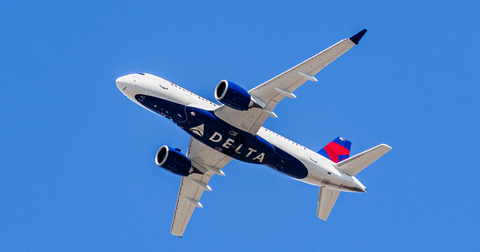 Delta Air Lines Stock Up 16 Ytd Clear Skies Ahead - delta airlines roblox