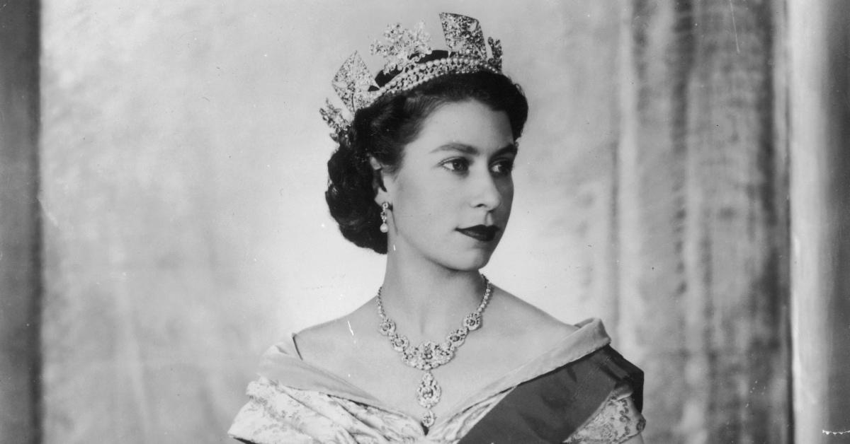 Queen Elizabeth II wearing the Nizam of Hyderabad necklace