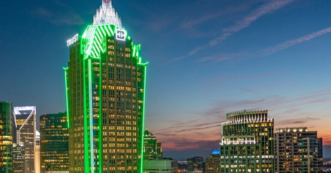 The Truist logo on a skyscraper