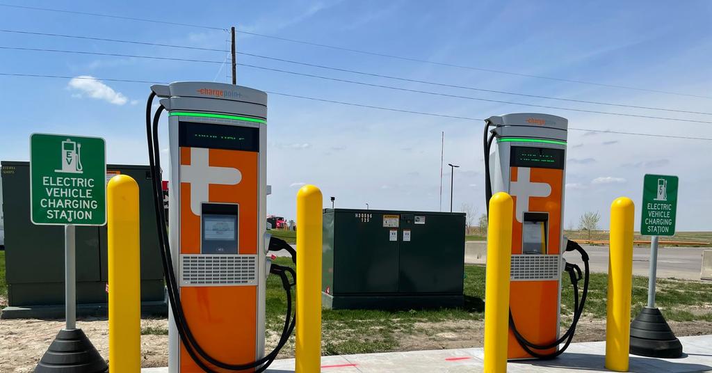 What Is ChargePoint's (CHPT) Stock Price Forecast?