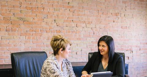 Women discussing the SUTA tax