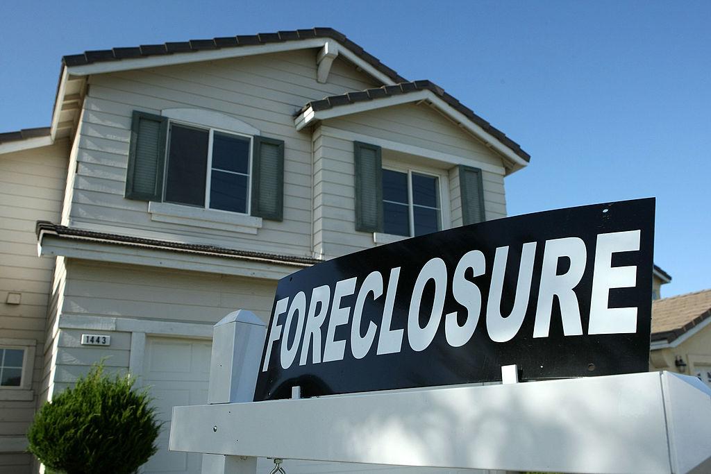 A house and foreclosure sign