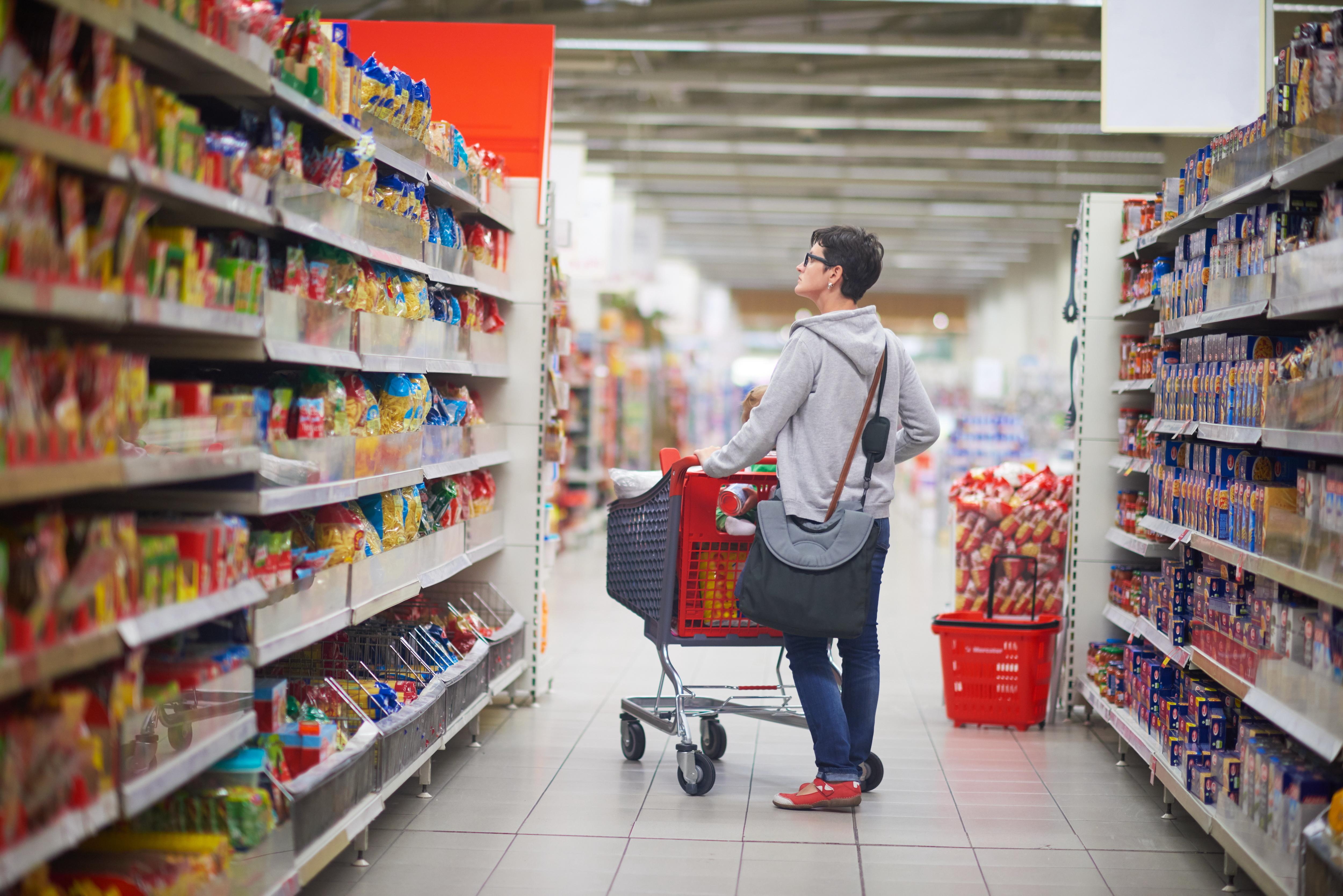 Shopping market. Грязный супермаркет. Корзина покупателя. Покупатели в магазинах Германии. Реклама супермаркета в Германии.