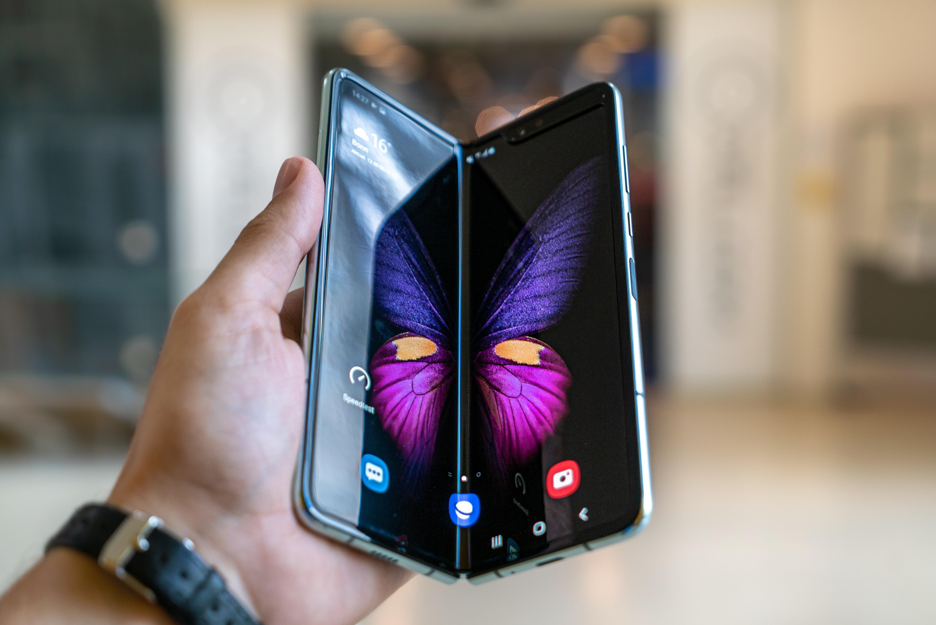 uploads///Foldable iPhone