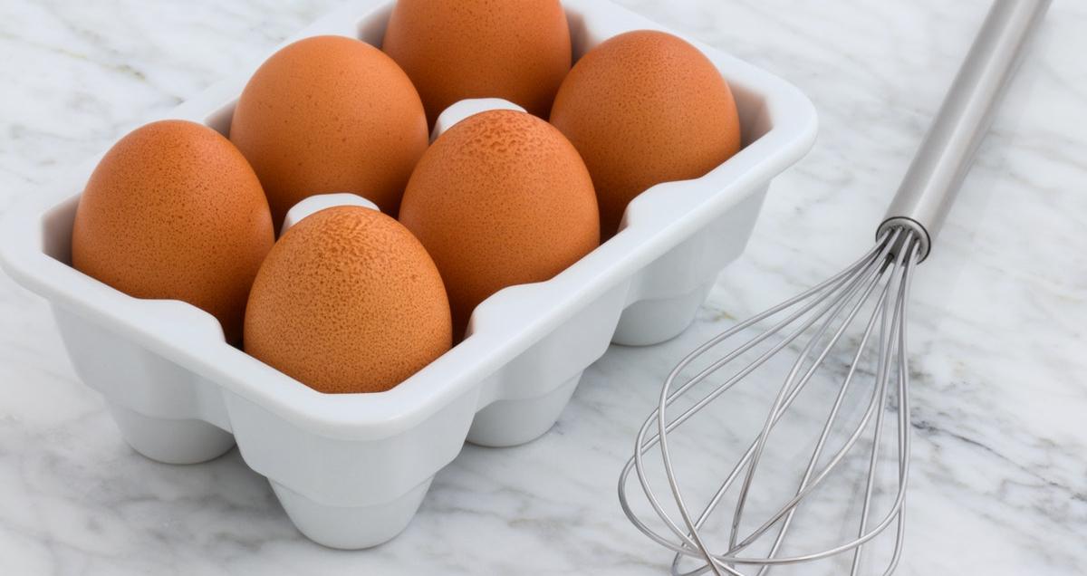 Six eggs in a tray