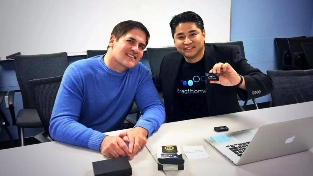 Mark Cuban and Charles Yim with a Breathometer