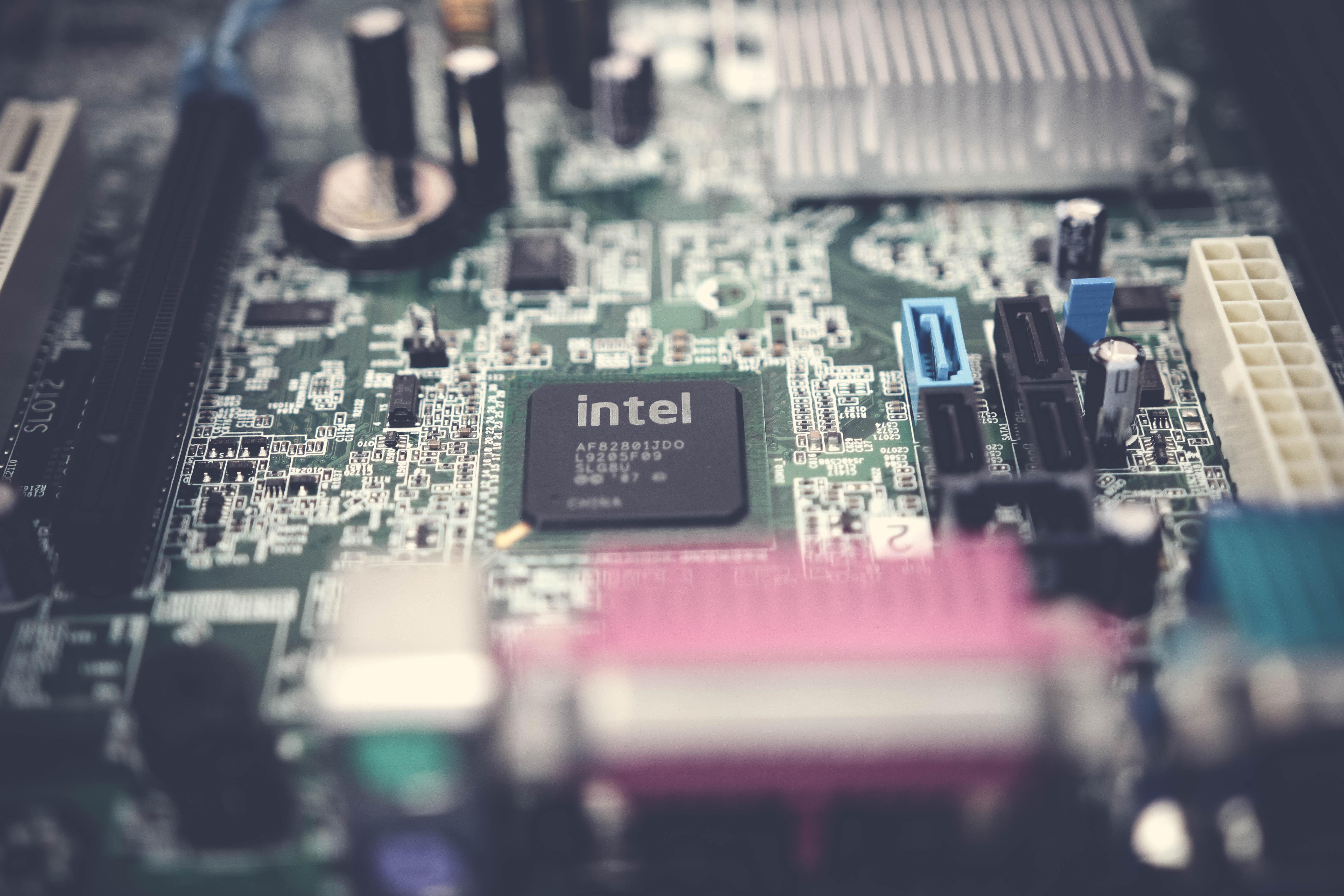 uploads///AMD Intel CPU War