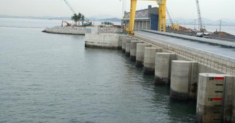 A tidal power station