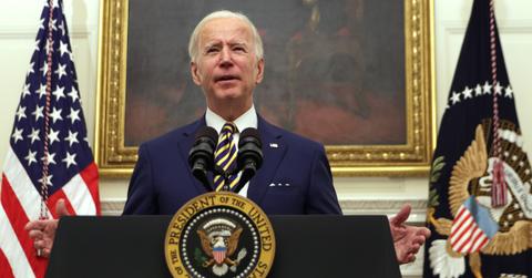 Lawmakers call upon Biden to extend pause on student loans