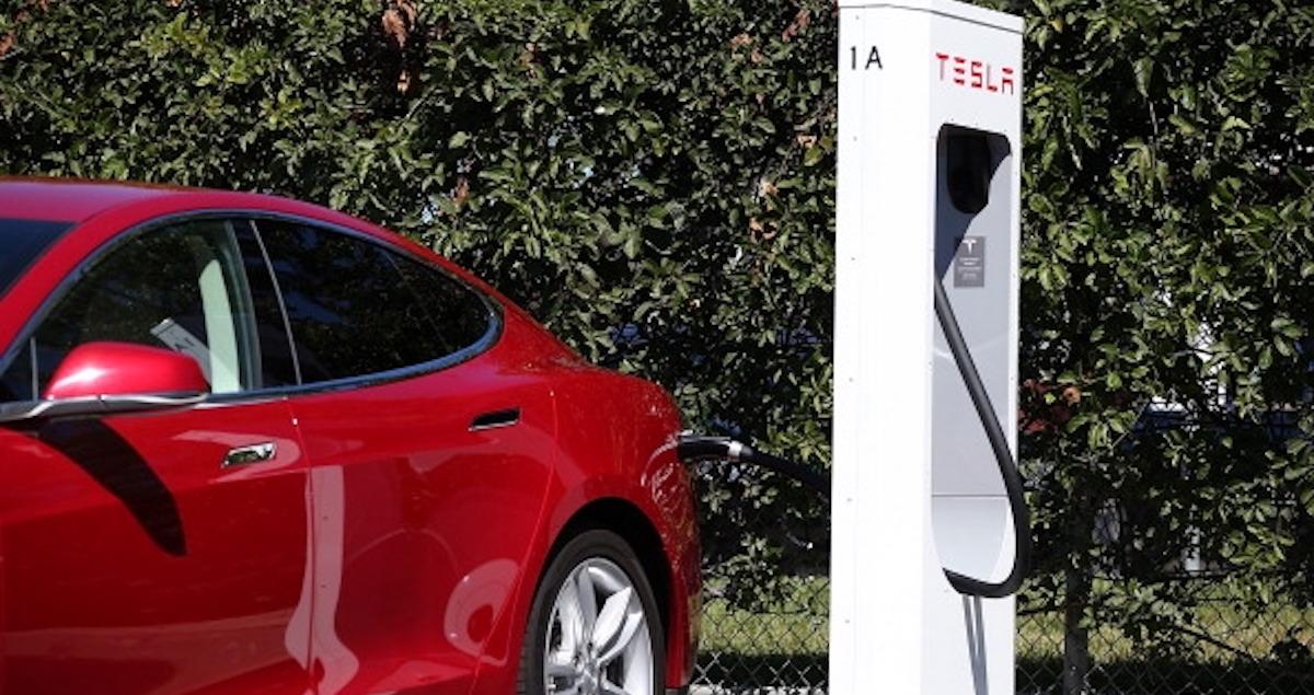 Here's How (and Where) You Can Rent a Tesla Model 3 at Hertz