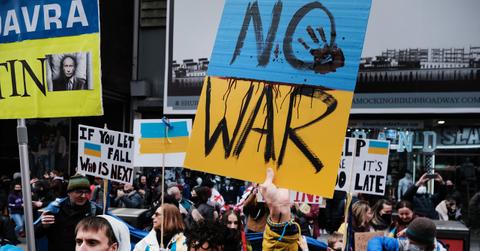 People protesting the Russia-Ukraine war